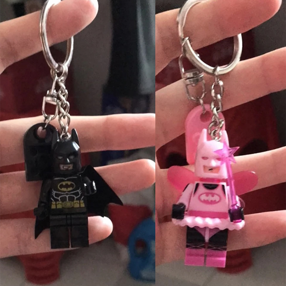 Model Kit Batman - Matching Couple Keychains: Black Batman &