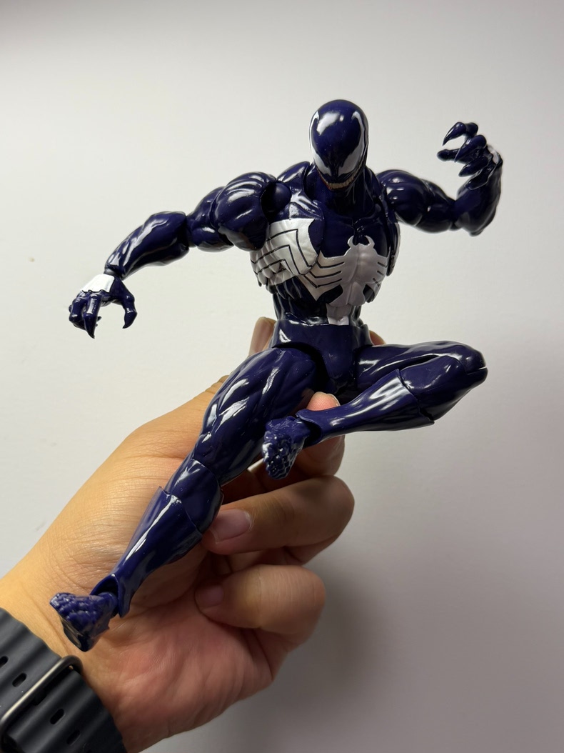 In stock NEW Mess Toys Venom L - đánh giá và giá Model Kit Venom
